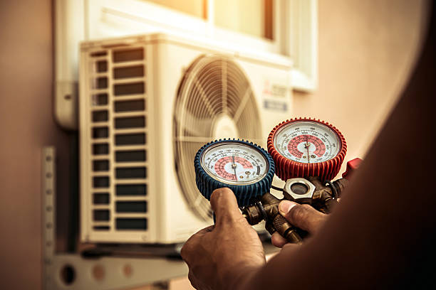 Professional Hvac Installation technician working in Barlow, KY